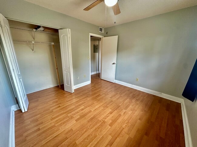 Building Photo - 2570 W 67th Pl