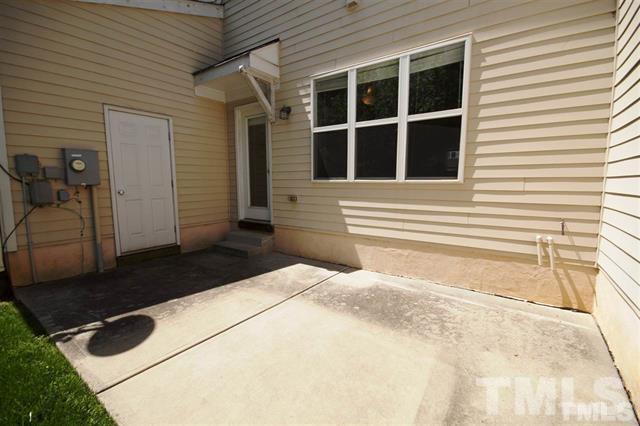Patio - 303 W Savannah Ridge Rd