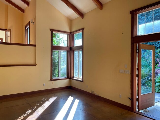 Building Photo - Langley Craftsman in Park-Like Setting and One Small Pet Allowed