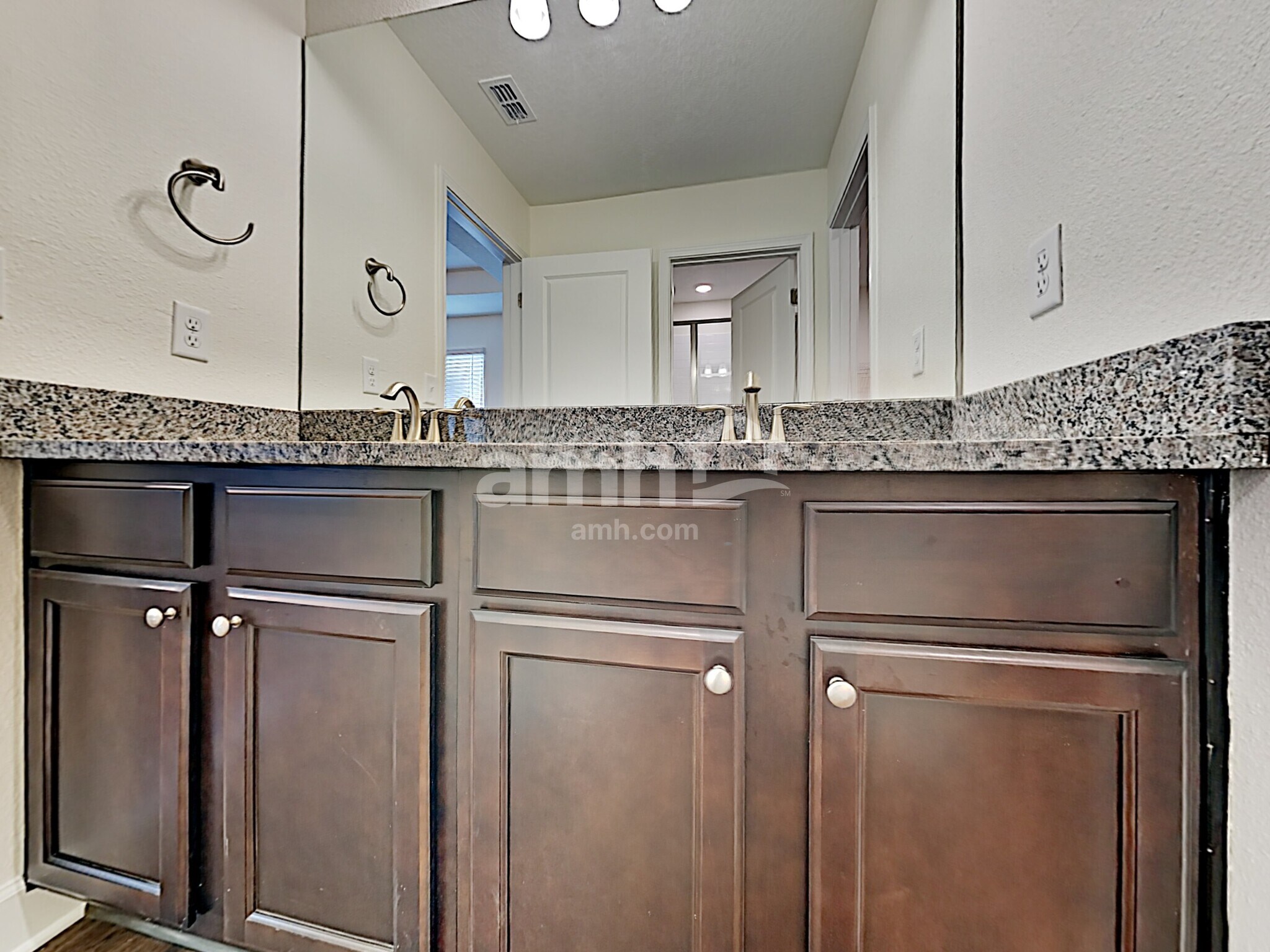 Building Photo - 8674 Highfield Ave