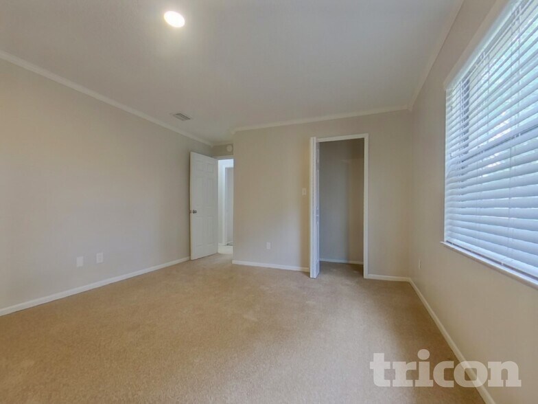 Building Photo - 1525 Guinevere Dr