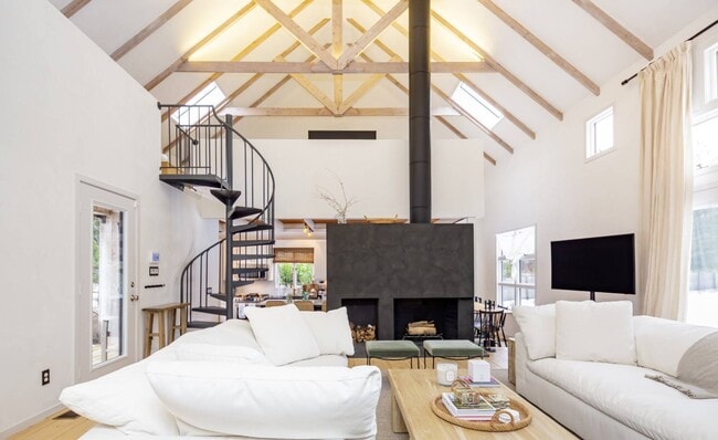 Building Photo - 97 Swamp Rd