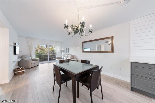 Building Photo - 72 7th St S