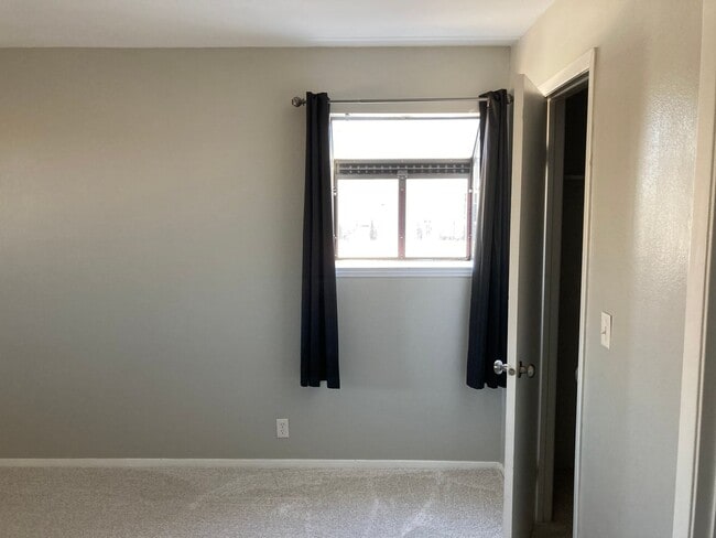 Building Photo - Beautifully Renovated 2-Bed, 2-Bath Condo – 1,020 sq. ft.  Pool and clubhouse plus lots more!