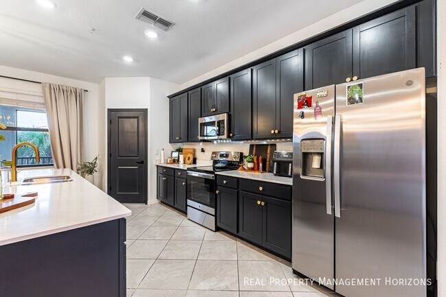 Building Photo - 5623 N Honore Ave