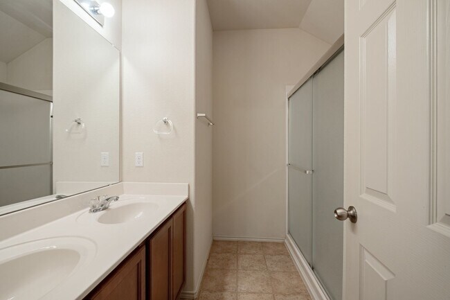 Building Photo - 100 Azurite Dr