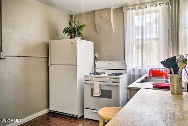 Building Photo - 505 W Missouri Ave