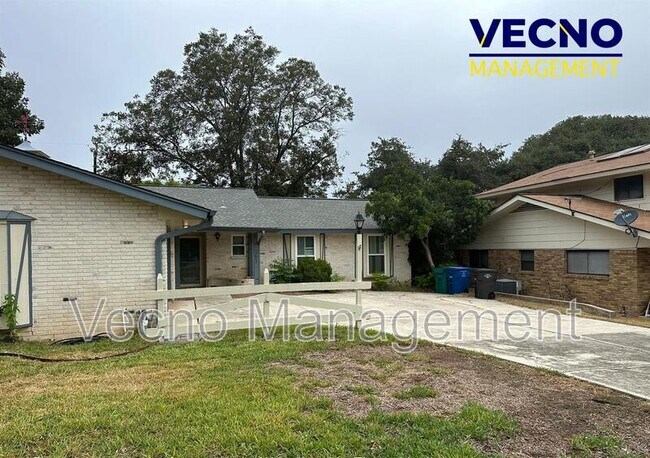 Building Photo - 3643 Richwood Dr