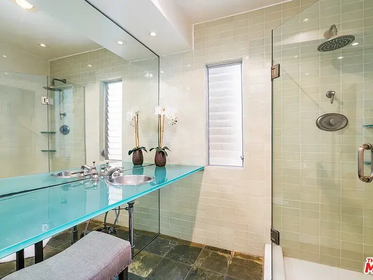 Primary En Suite - 1410 S Bentley Ave