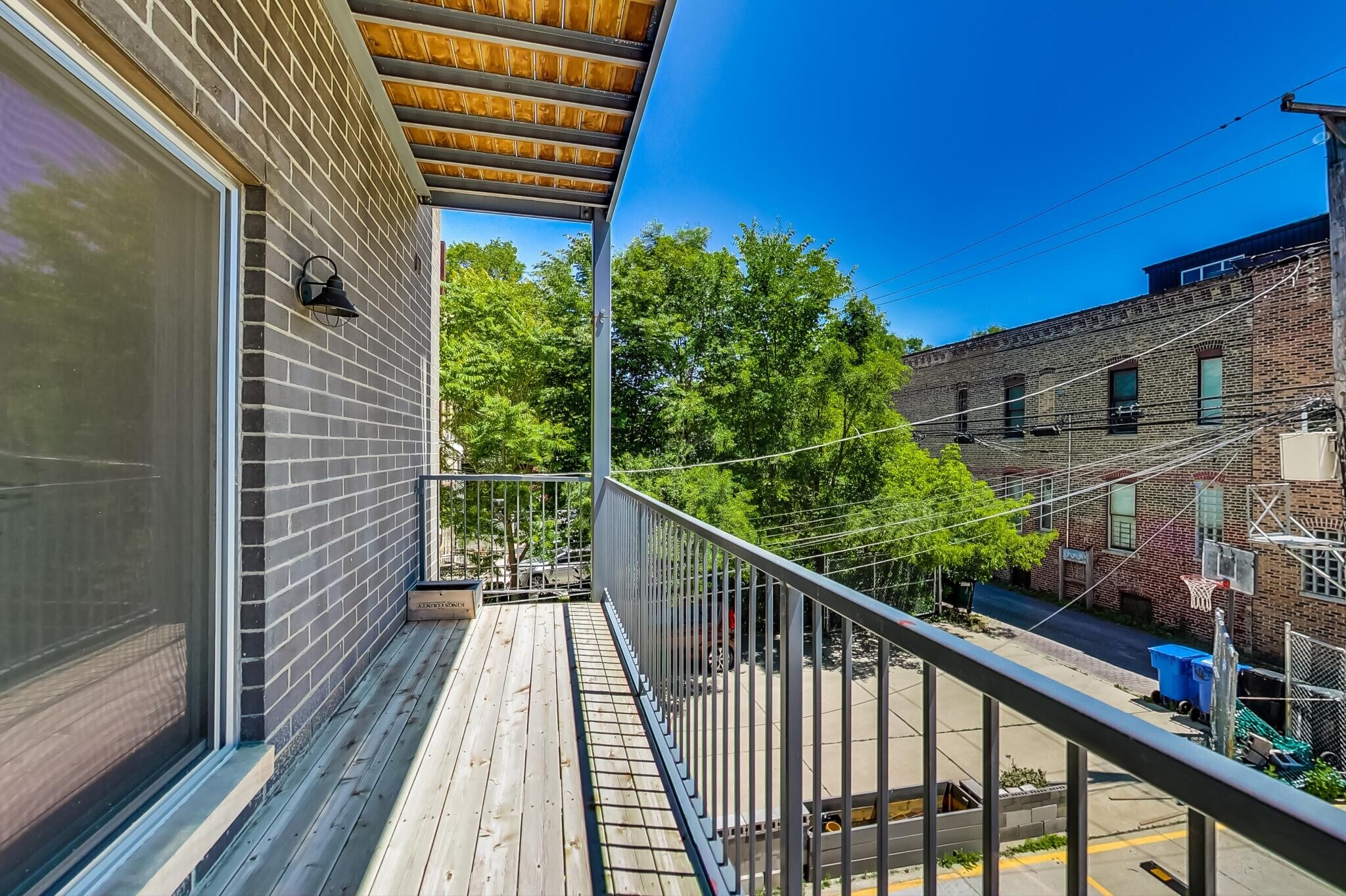 Building Photo - 2341 W North Ave