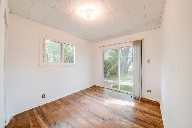 Building Photo - 112 Green Ln