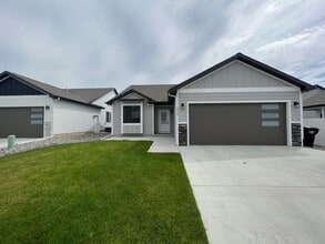 Building Photo - 3 Bed 2 Bath Beautiful Westend Home!