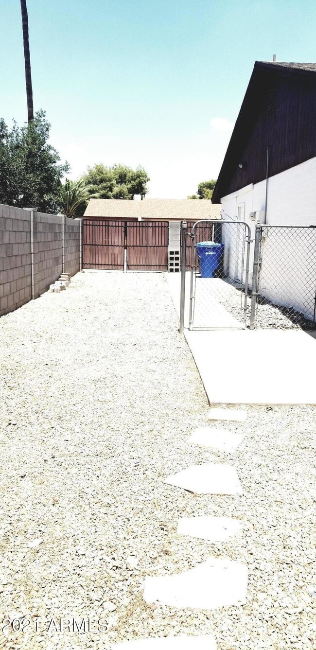 Building Photo - 3825 W Libby St