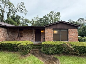 Building Photo - Beautiful 4Bd/2BA Right off Miccosukee Rd.