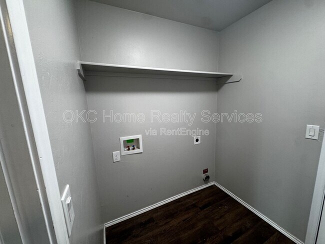 Building Photo - 9904 Jackrabbit Rd