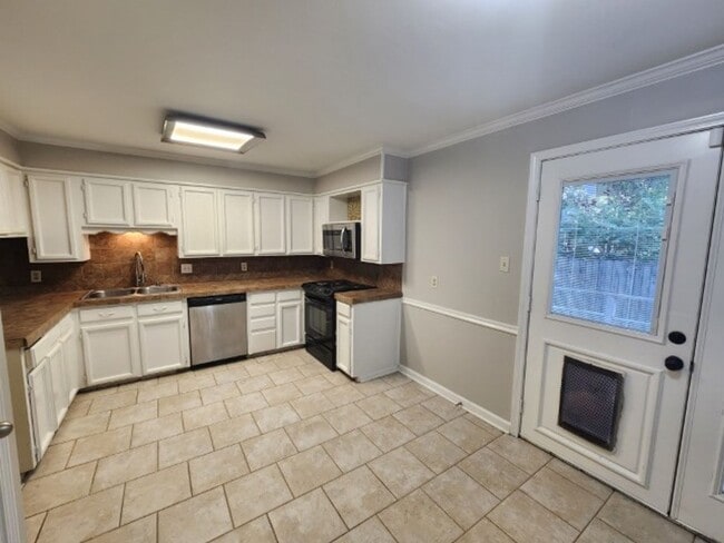 Building Photo - 5 Hickory Ln