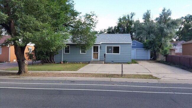 Building Photo - 503 E Cheyenne Rd