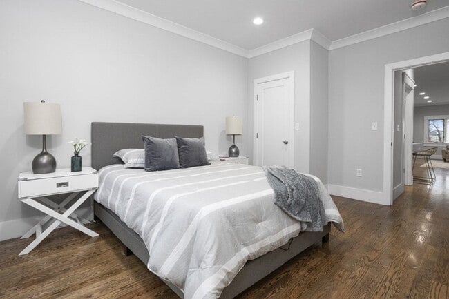 Building Photo - 10 Grant St