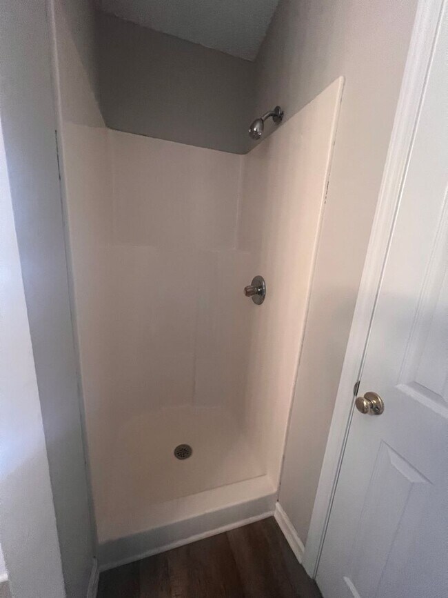 Building Photo - Charming 3-Bedroom Home with Endless Poten...