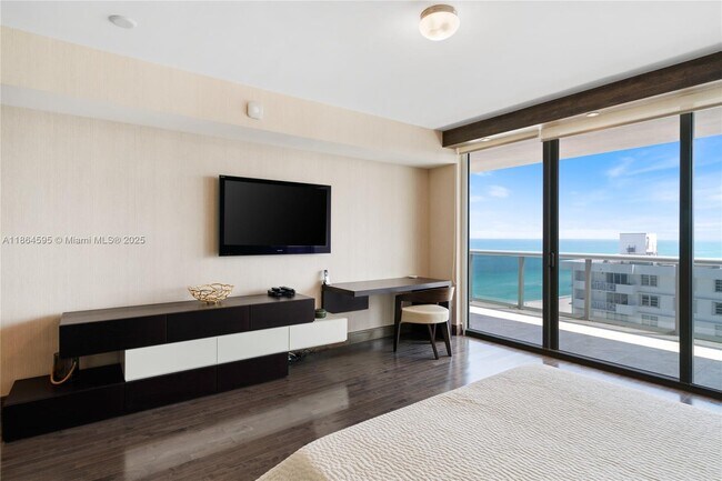 Building Photo - 5875 Collins Ave