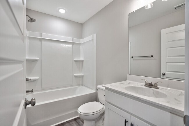 Building Photo - 68 Highland Blf Wy