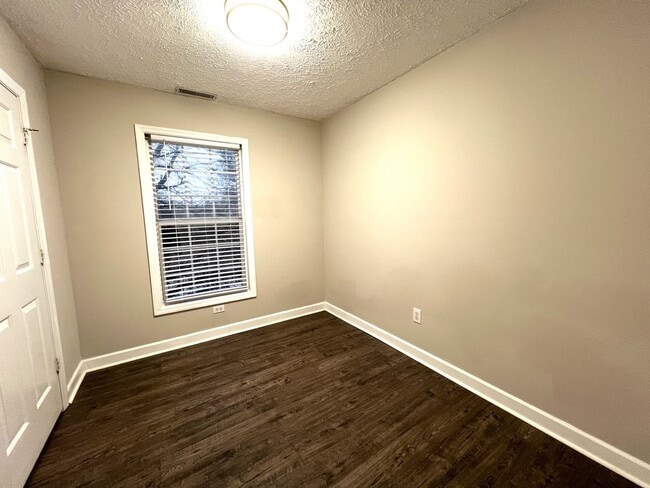 Building Photo - Everything You've Been Dreaming of is Here! Lease Today!!