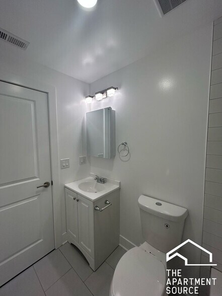 Building Photo - 4411 N Kimball Ave