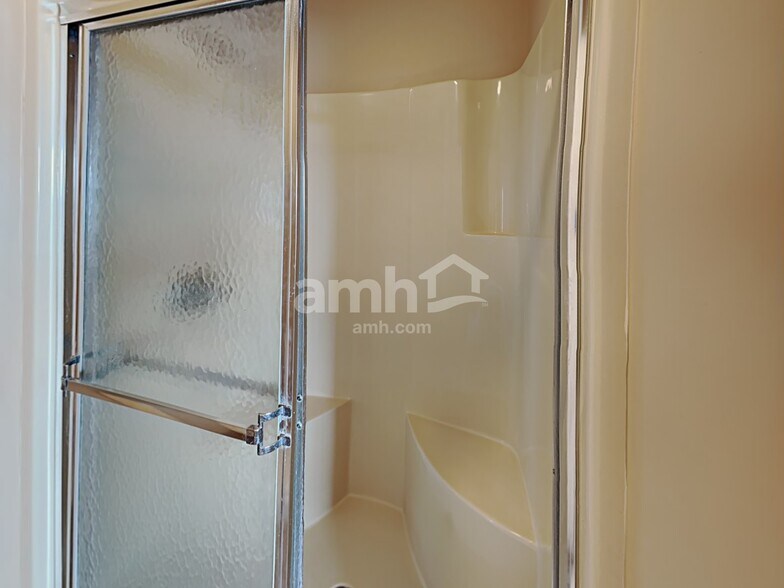 Building Photo - 8039 Southern Springs Blvd