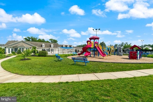 Building Photo - 844 Oriole Ave