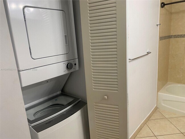 Building Photo - 1 Glen Royal Pky