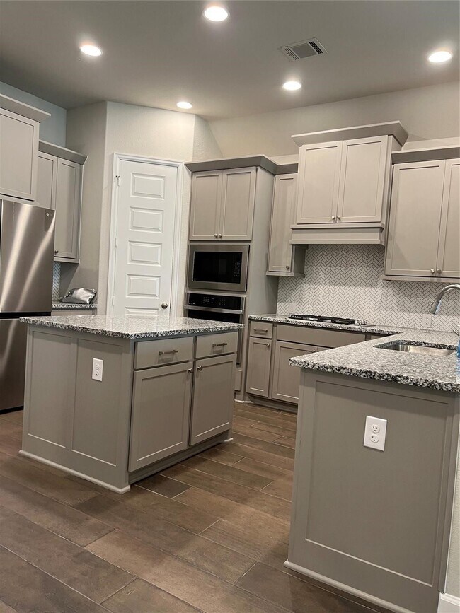 Building Photo - 15830 Bird of Paradise Dr