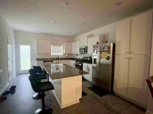 Building Photo - Updated 3 Bed, 2.5 Bath Home in Lane-Wooster Area