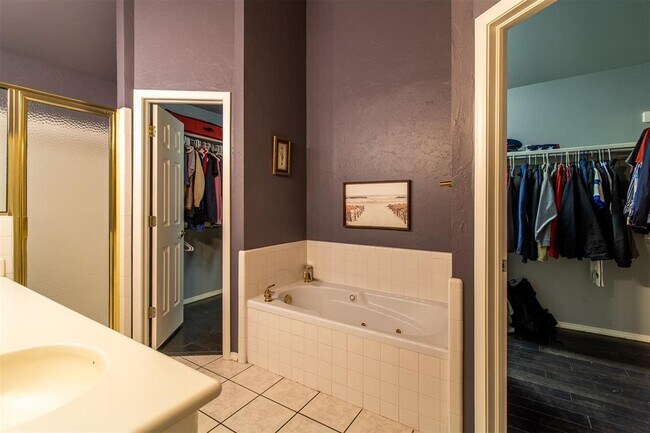 Building Photo - 2812 SW 109th St