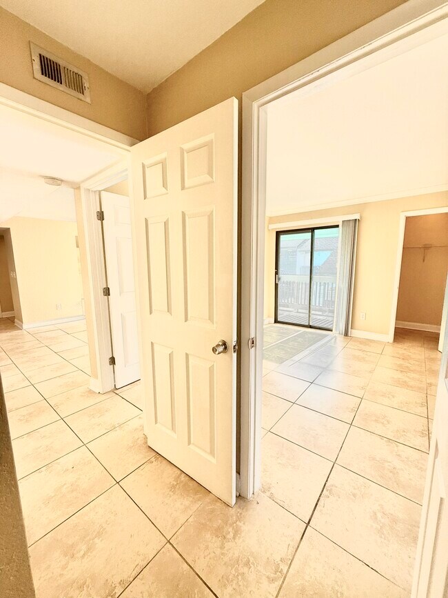 Building Photo - 455 Alt 19