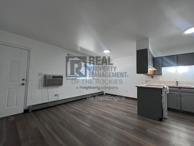 Building Photo - 713 N Garfield Ave