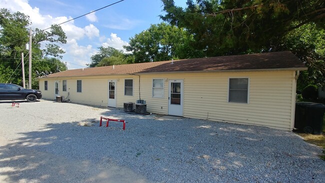 Building Photo - 207 N Elm St