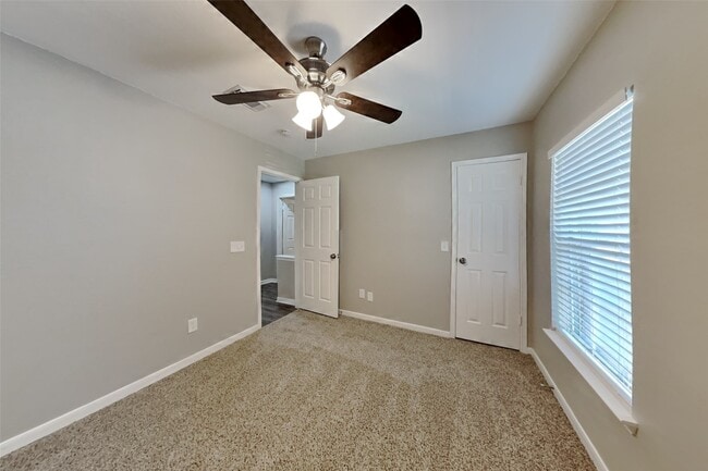 Building Photo - 9919 Villa Verde Dr