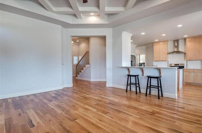 Building Photo - Amazing- Transitional Style Home with Custom Finishes w/ Community Pool- Gated- Edmond Schools