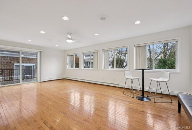 Building Photo - 335 5th St