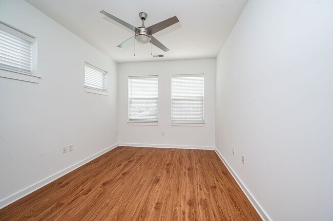 Building Photo - Modern 2 Bedroom Apartment In Manchester D...
