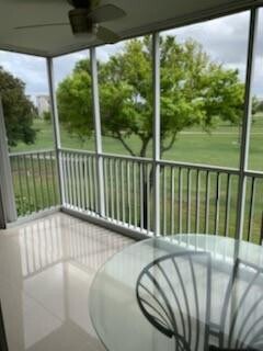 Building Photo - 2950 N Palm Aire Dr