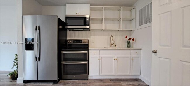 Building Photo - 1090 NW 100th Terrace