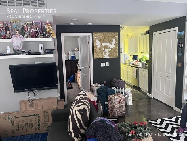 Building Photo - 704 Virginia Pl