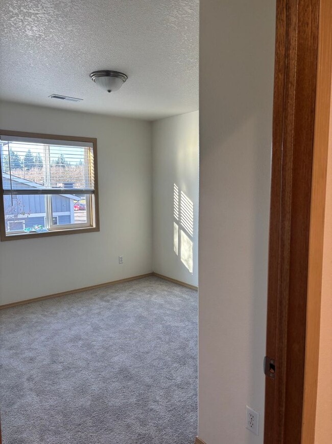 Building Photo - East Vancouver 3 bedrooms!