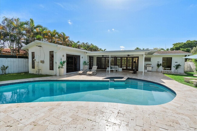 Building Photo - 440 N Rainbow Dr