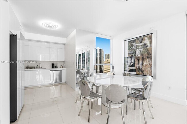 Building Photo - 90 SW 3rd St