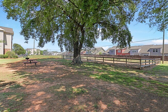 Building Photo - $99 Look and Lease!! Castanza with Deck