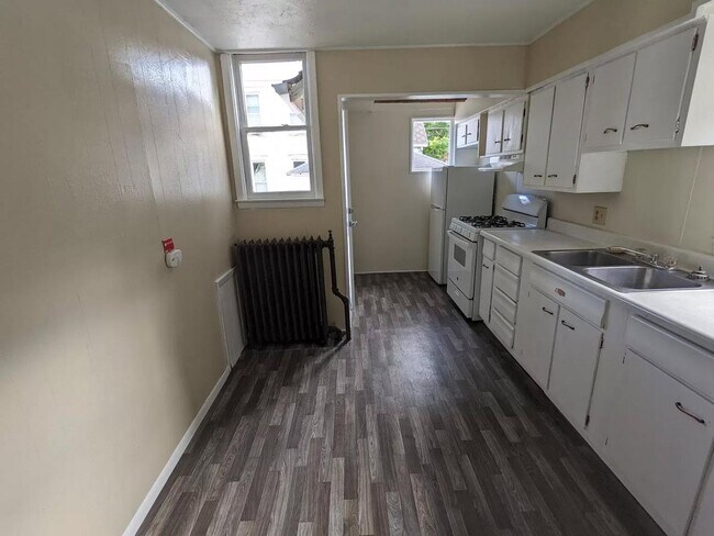 Building Photo - 501 W Adams St