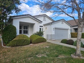Building Photo - Single story home in Sylvan School District!