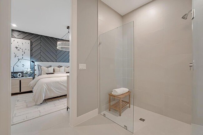 Building Photo - 925 SW Pr Ave